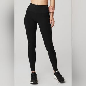 ALO High-Waist Alosoft Lounge Legging in Black Size M